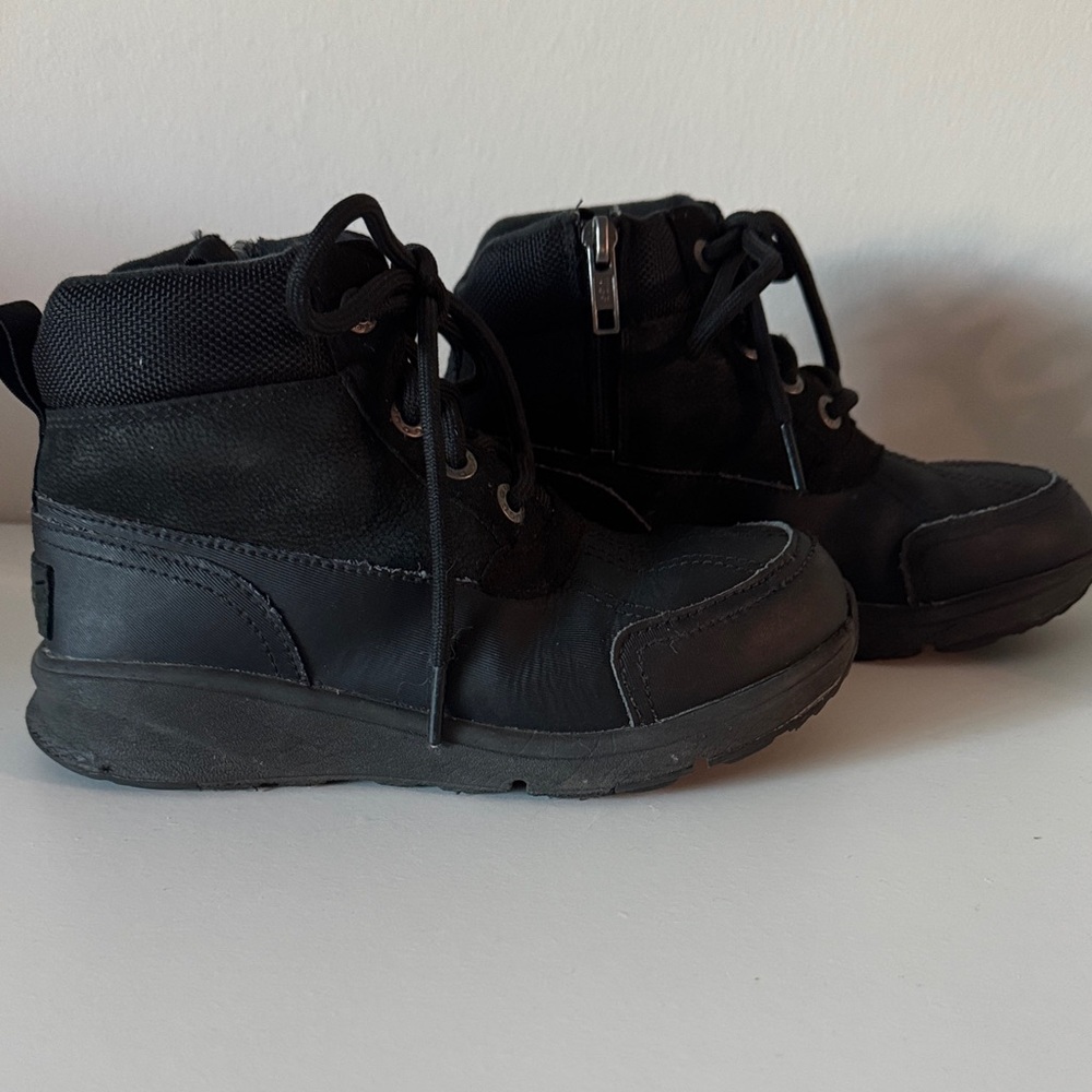 UGG Boy’s Emmett Duck Boot Snow - Picture 3 of 8
